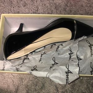 Annie low pumps